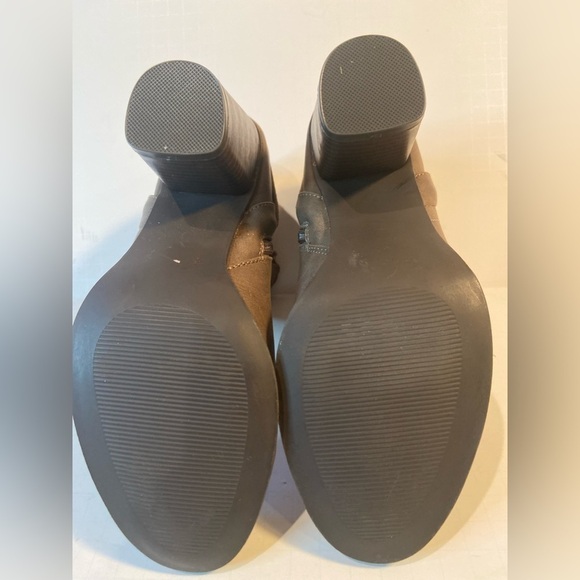 Madden Girl~Deliite~Faux Leather Ankle Boot~Criss Cross String Detail~Size 7.5 - Picture 14 of 14